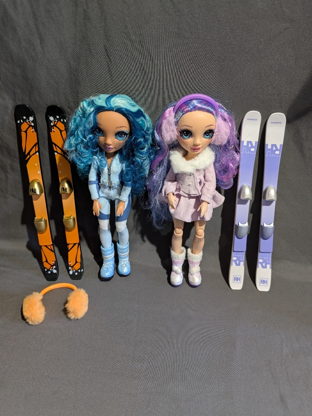 Rainbow High Violet Willow Skyler Bradshaw Winter Break Sports Dolls Poppy Skis